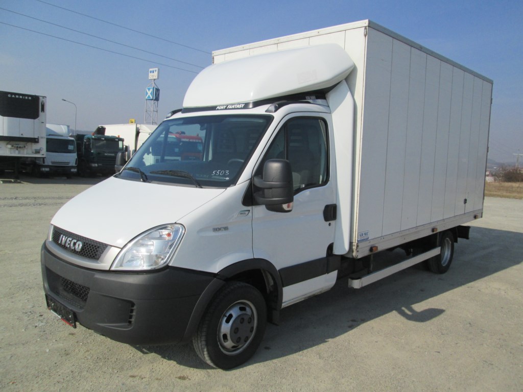 Iveco daily 50c. Ивеко дейли сбоку. Ивеко дейли 65. Iveco daily 2002. Ивеко дейли фургон 2020.